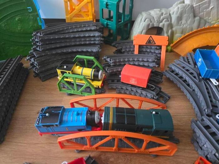 Thomas & Friends over 12m+  of tracks + 7 trains [90+ pieces set]