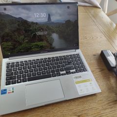 Very Fast ASUS laptop i5 13th gen/16GB/512GB SSD/Iris XE/W11