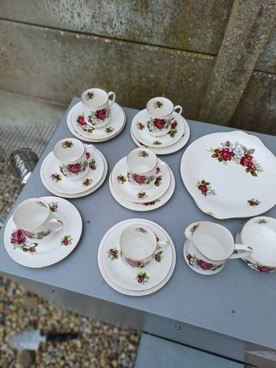 Vintage Royal Standard Red Velvet Pattern Teaset