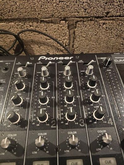 Pioneer DJM 800 (Mint Condition)