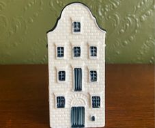KLM miniature house
