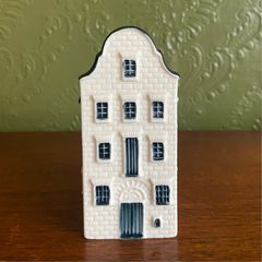 KLM miniature house