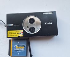 kodak dual lens digital camera + battery