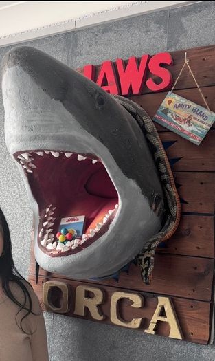 Iconic Jaws Wall Mount