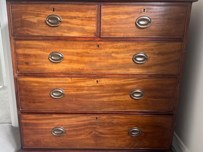 Traditional mahogany chest of drawers