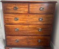 Traditional mahogany chest of drawers