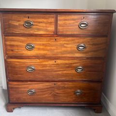 Traditional mahogany chest of drawers