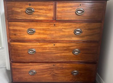 Traditional mahogany chest of drawers