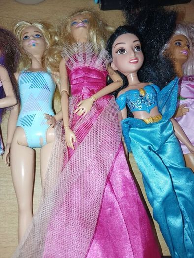Barbie dolls bundle