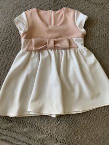 Gorgeous dress size2-4 years old like new