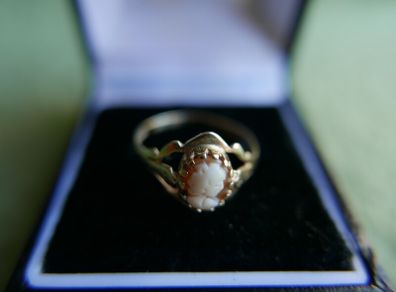 Vintage 9ct  Yellow Gold 375 Gold Oval Shell Cameo Ring 1,4g size O