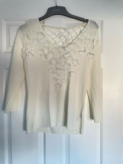 Dunnes cream floral jumper size 10/12