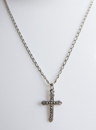 Vintage 925 Sterling Silver Cross Pendant Necklace with Marcasite detail