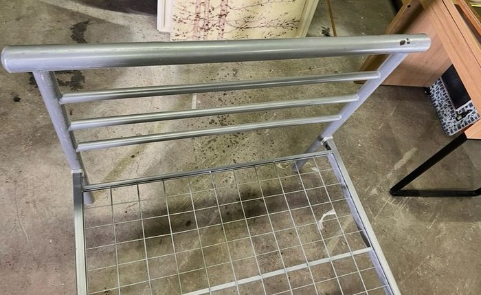 Single bed - metal frame