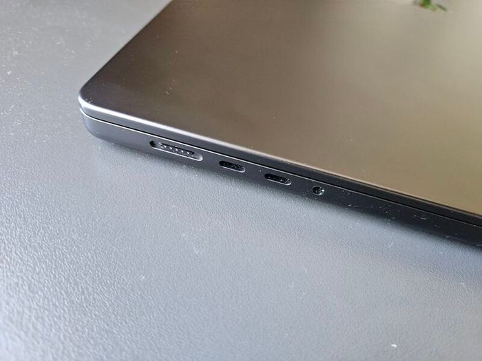 Macbook Pro 16 inch 24GB RAM 512GB SSD Applecare+