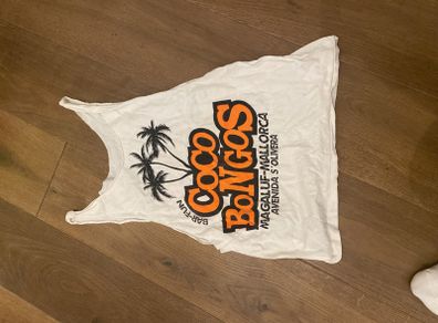 Sleeveless shirt