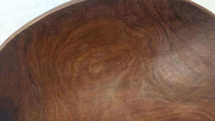 Lovely Set of Four Vintage Mid Century Modern Hand-Carved Wood Nibbles Bowls in Excellent Condition.