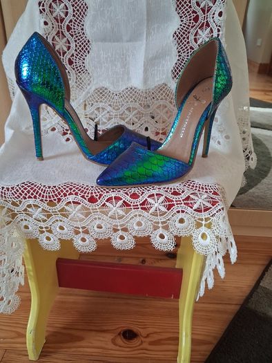 High heels size 37