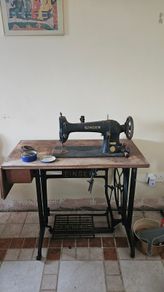 singer foot operated sowing machine