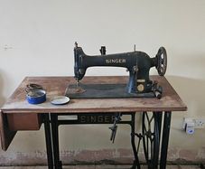 singer foot operated sowing machine