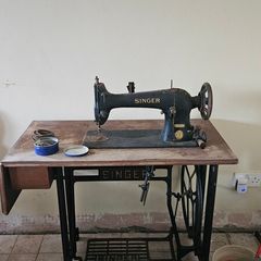 singer foot operated sowing machine