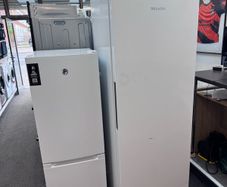 Miele freestanding fridge new display model Ks4383DD