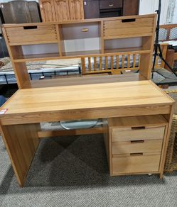 Computer desk