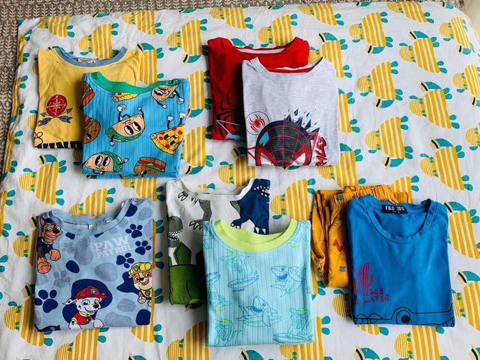Boys clothing & footwear bundle (size 110/116 aprox. 4-5 years)