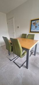 Extendable Table and 4 chairs