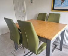 Extendable Table and 4 chairs