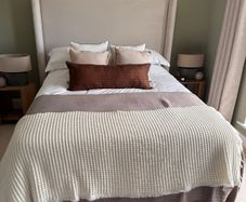 Show House Grattan Park King size Bed- bargain sale!