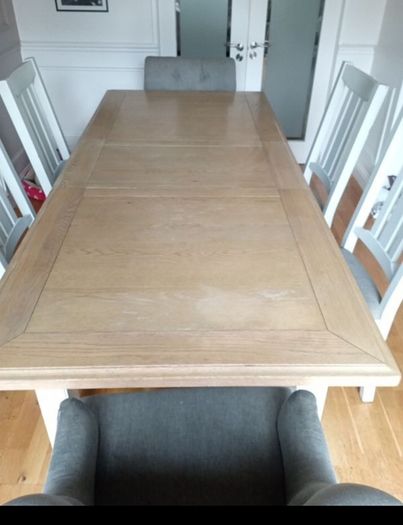 table 4 chairs and 2 armchairs