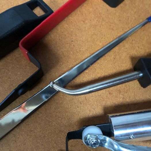 Set of Windscreen removal tools