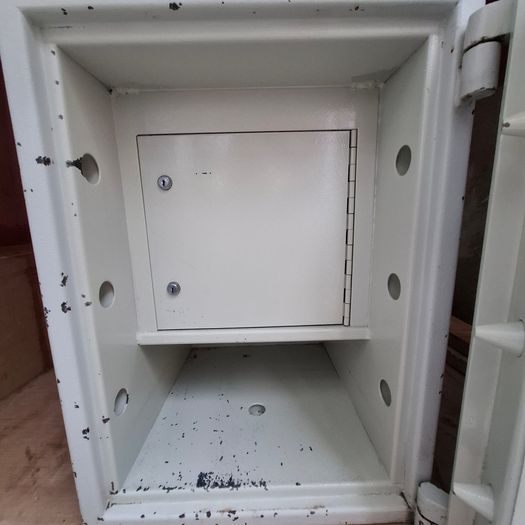 safe with drop box