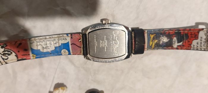 Minnie mouse ,walt disney vintage watch collection,plus 2 free used toys ,used condition, free shipping within Ireland, sold as is.