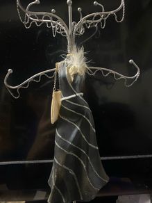 Black dress w bag and other accessories : Jewelry stand