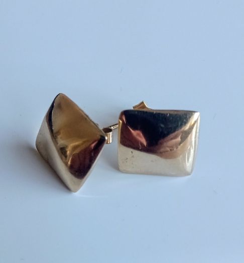 9ct gold stud earrings 4.35g