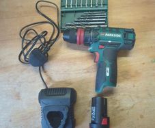 Cordless Drill with 2ah battery, charger and bit set