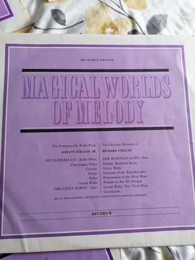 Collection of records  the readers digest. Magical  worlds of  melody. Please not No. 5 missing have the sleeve. See photos