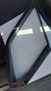 Honda Crossroad / quarter glass