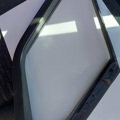 Honda Crossroad / quarter glass