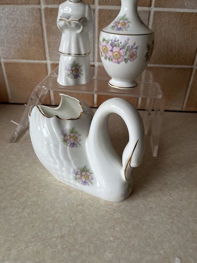 Vintage Royal Tara " Irish Blossom " Swan Choir Boy & Vase