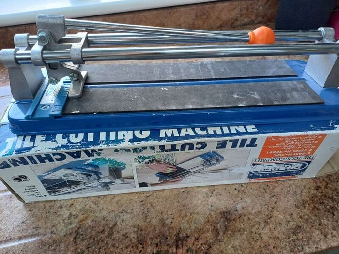 Tile cutter