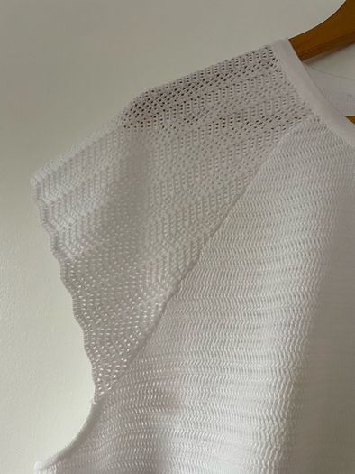 Gallery ladies white top size 20 - new