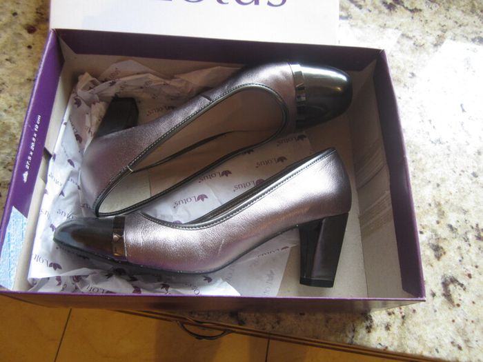 LOTUS     size 4.5    petwer leather