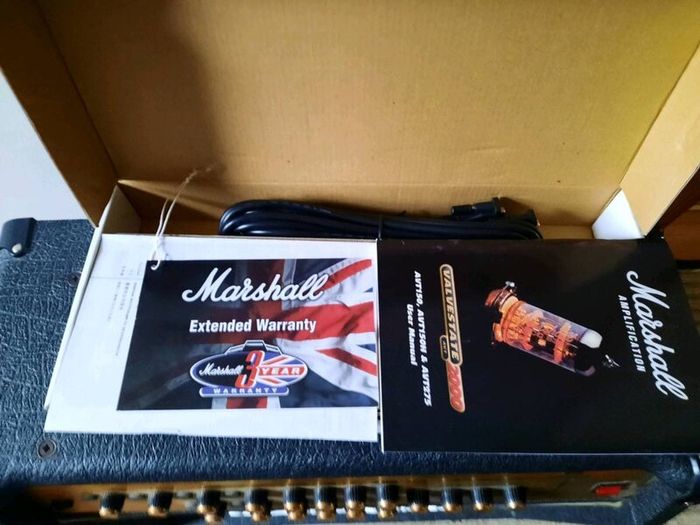 Marshall valvestate avt 100 hybrid amplifier