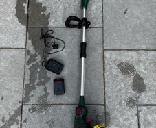 Battery strimmer