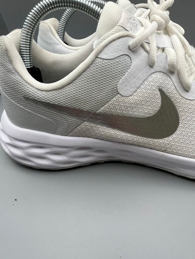 Nike Womens Revolution 6 NN White/Metallic Silver Training Shoes Size 8 EU 42.5