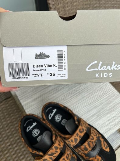 New Clark's Girls shoes, Size 2,5 UK, 35 EU.