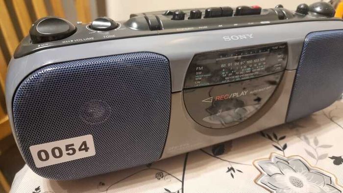 From 1993 Sony CFS-E10L, works good. See pictures.